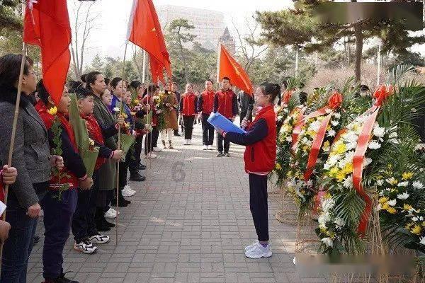 豆娃踢足球